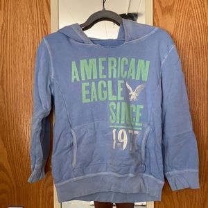 American Eagle-Cropped hoodie w/ 3/4 length sleeves